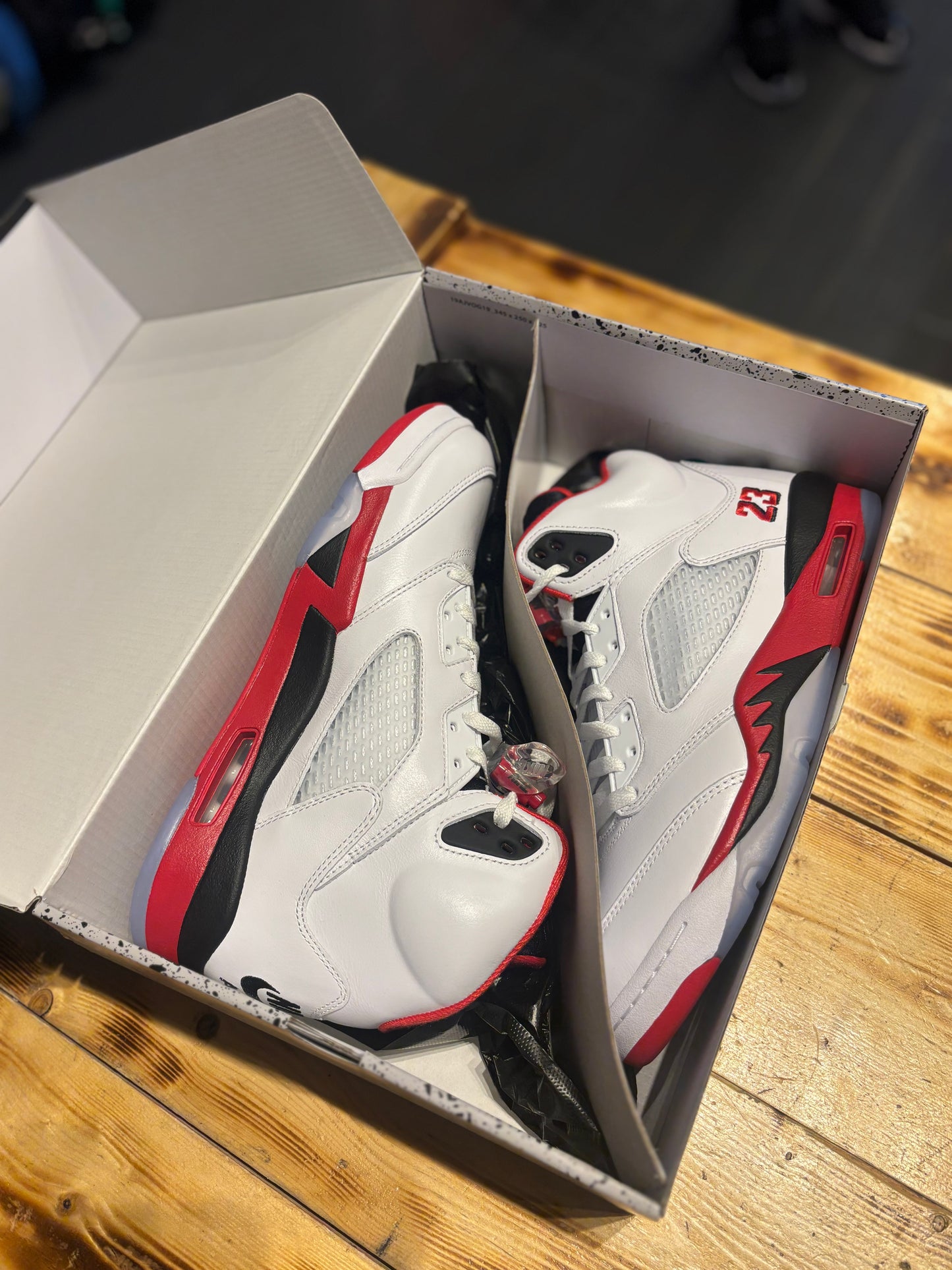 Jordan 5 “fire red”/size 10