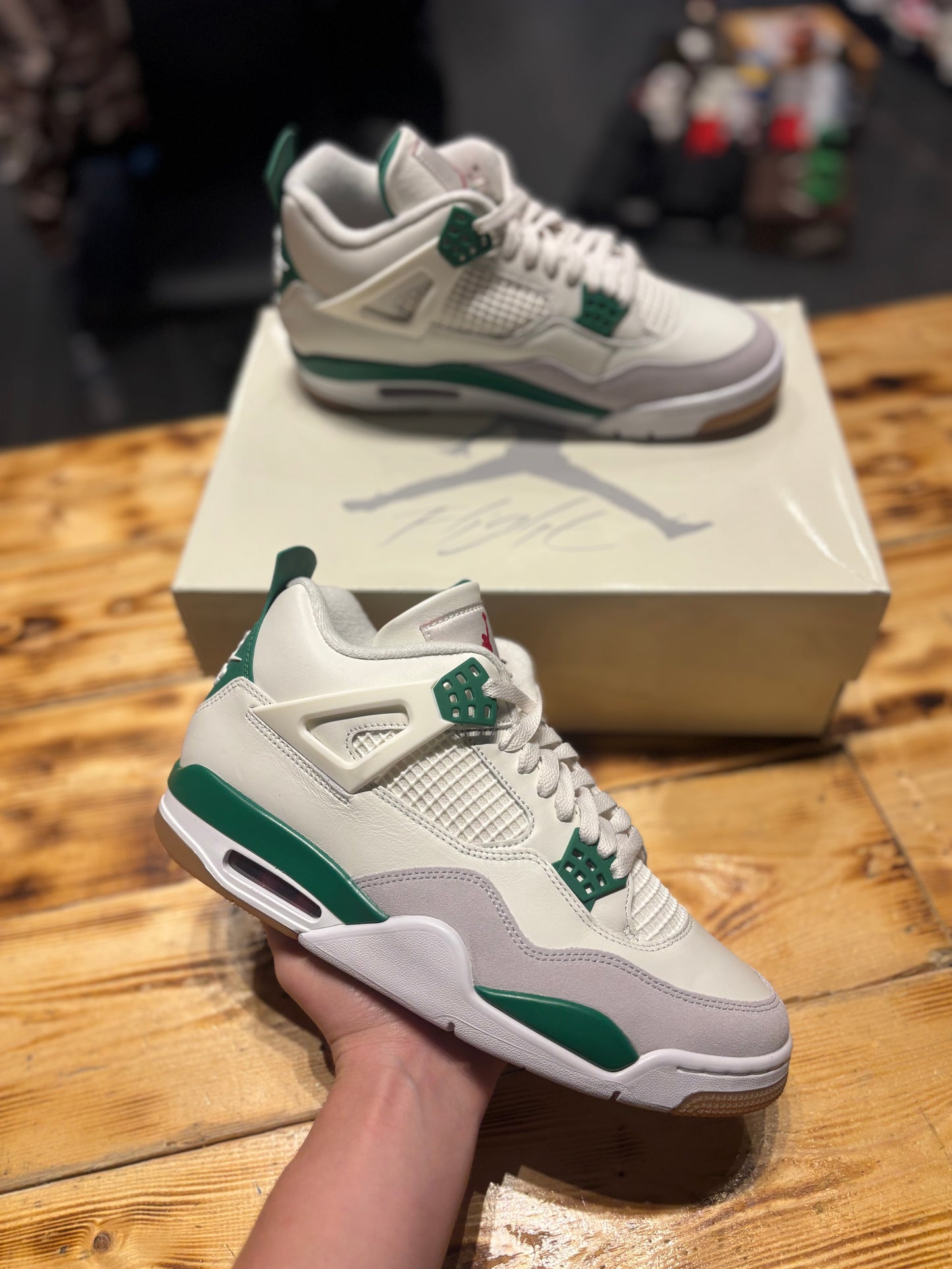 Jordan 4 sb “Pine Green”/size 10