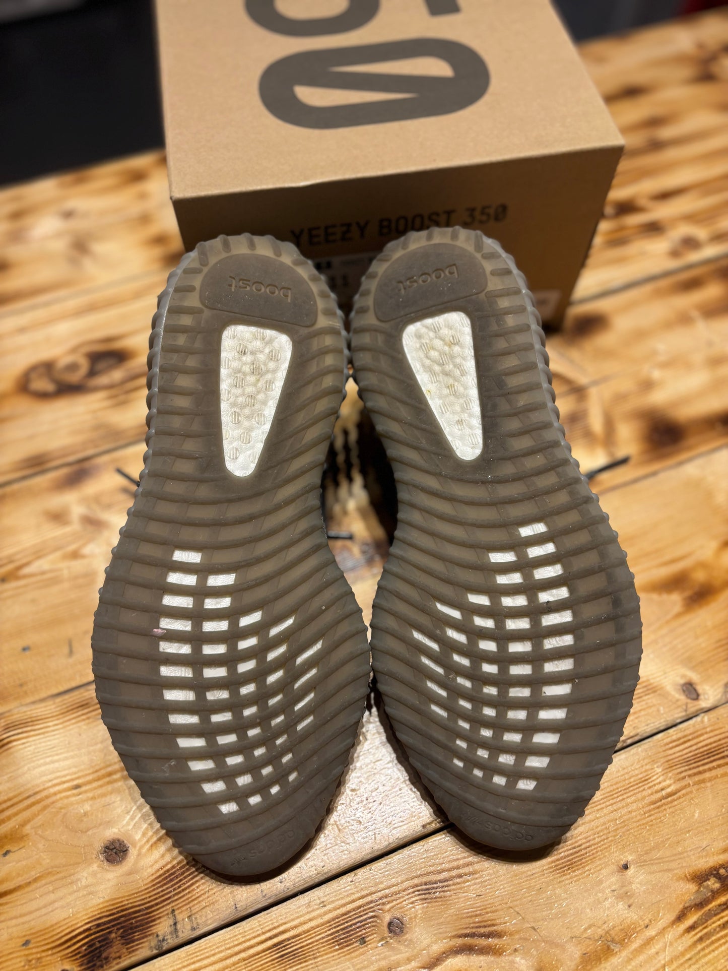 Yeezy 350 beluga reflective / size 11