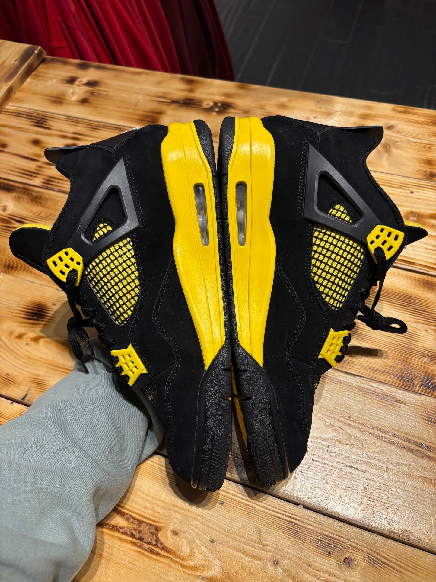 Jordan 4 thunder/size 13