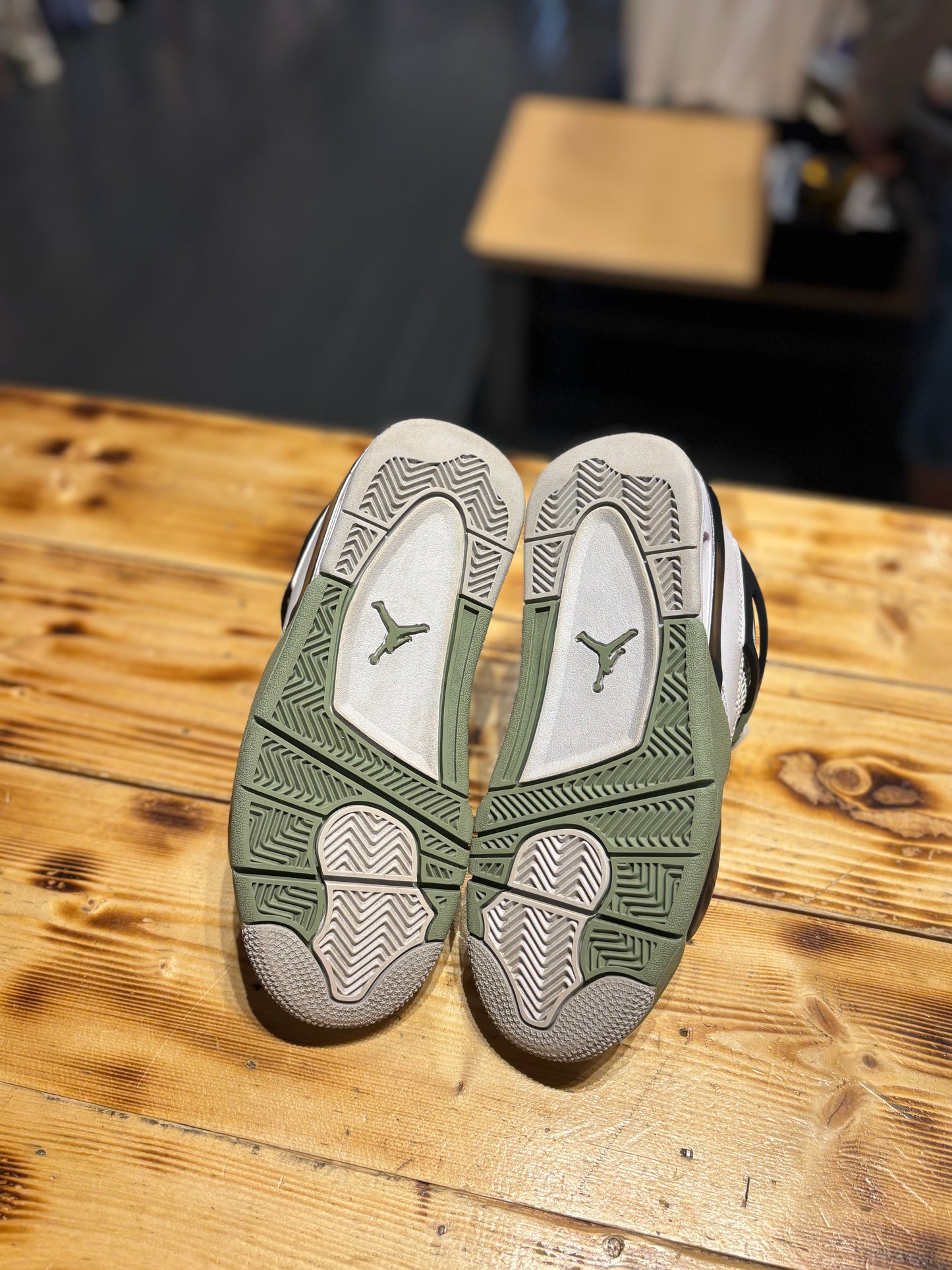 Jordan 4 “seafoam”/size 4.5y(6w)