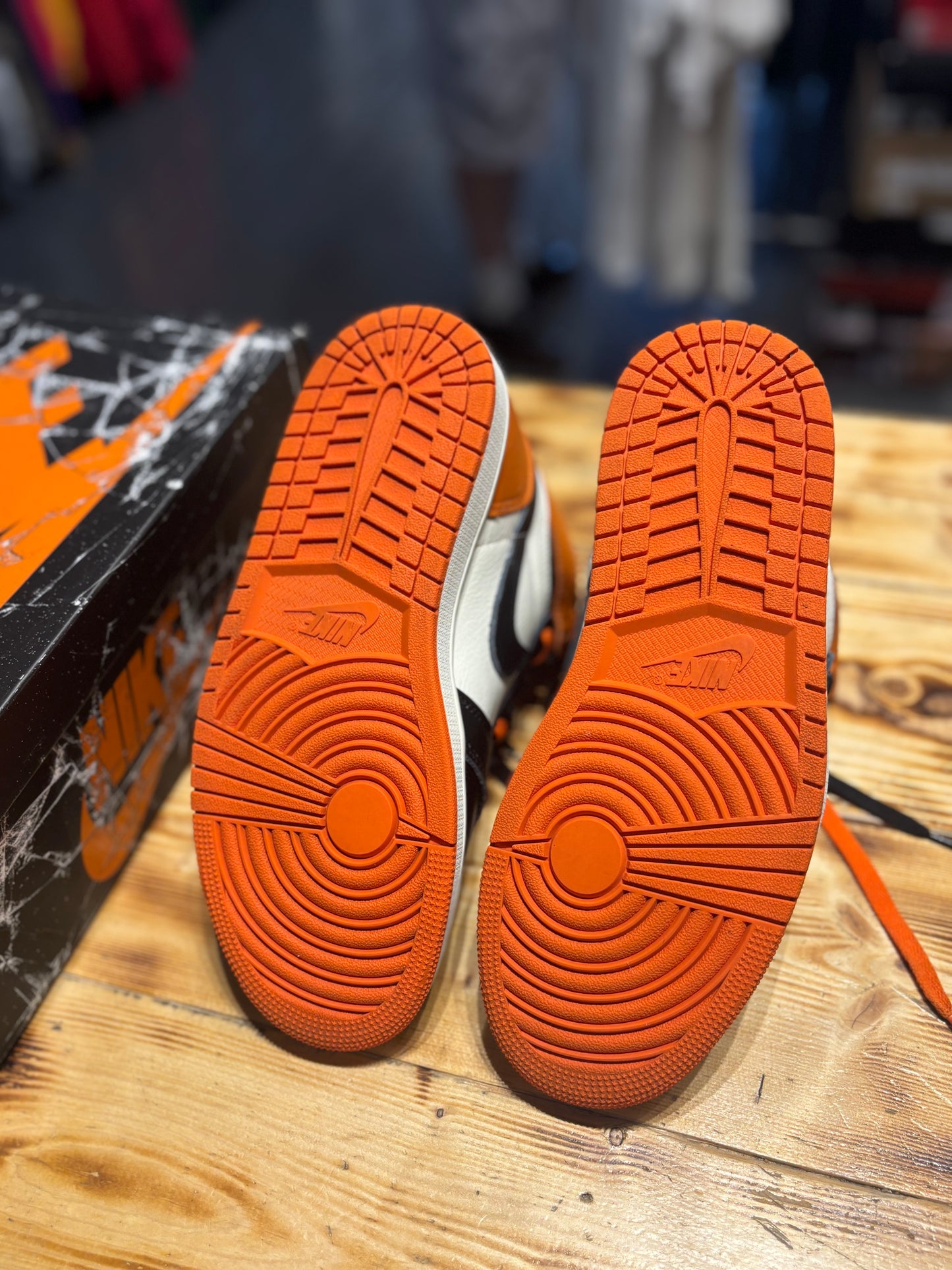 Jordan 1 “shattered back board”/size 8.5