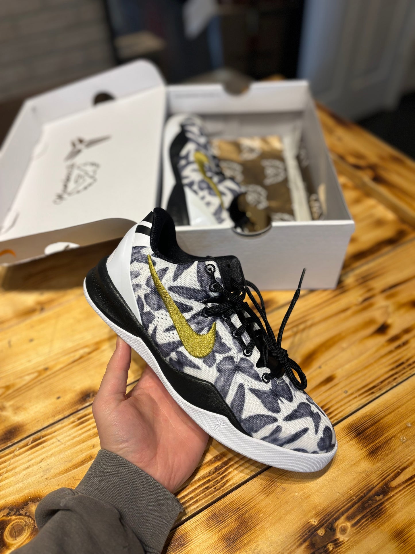 Kobe 6 “Mambacita”/size 7y