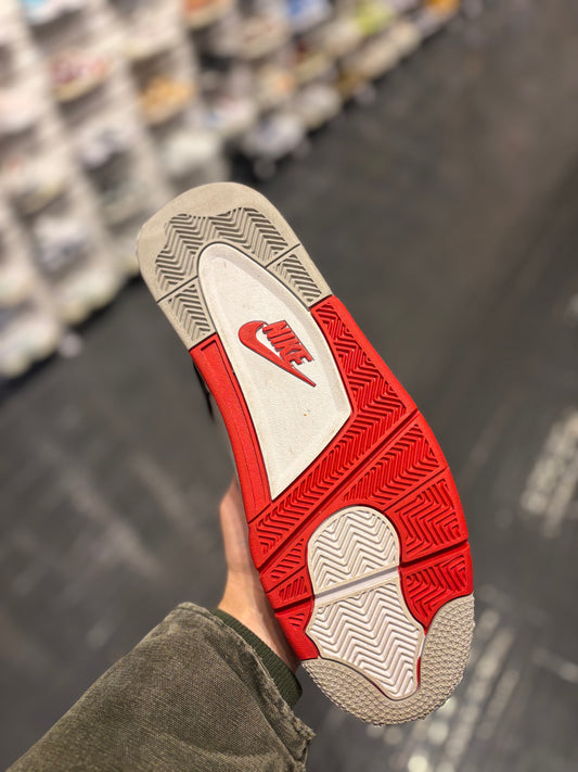 Jordan 4 “fire red”