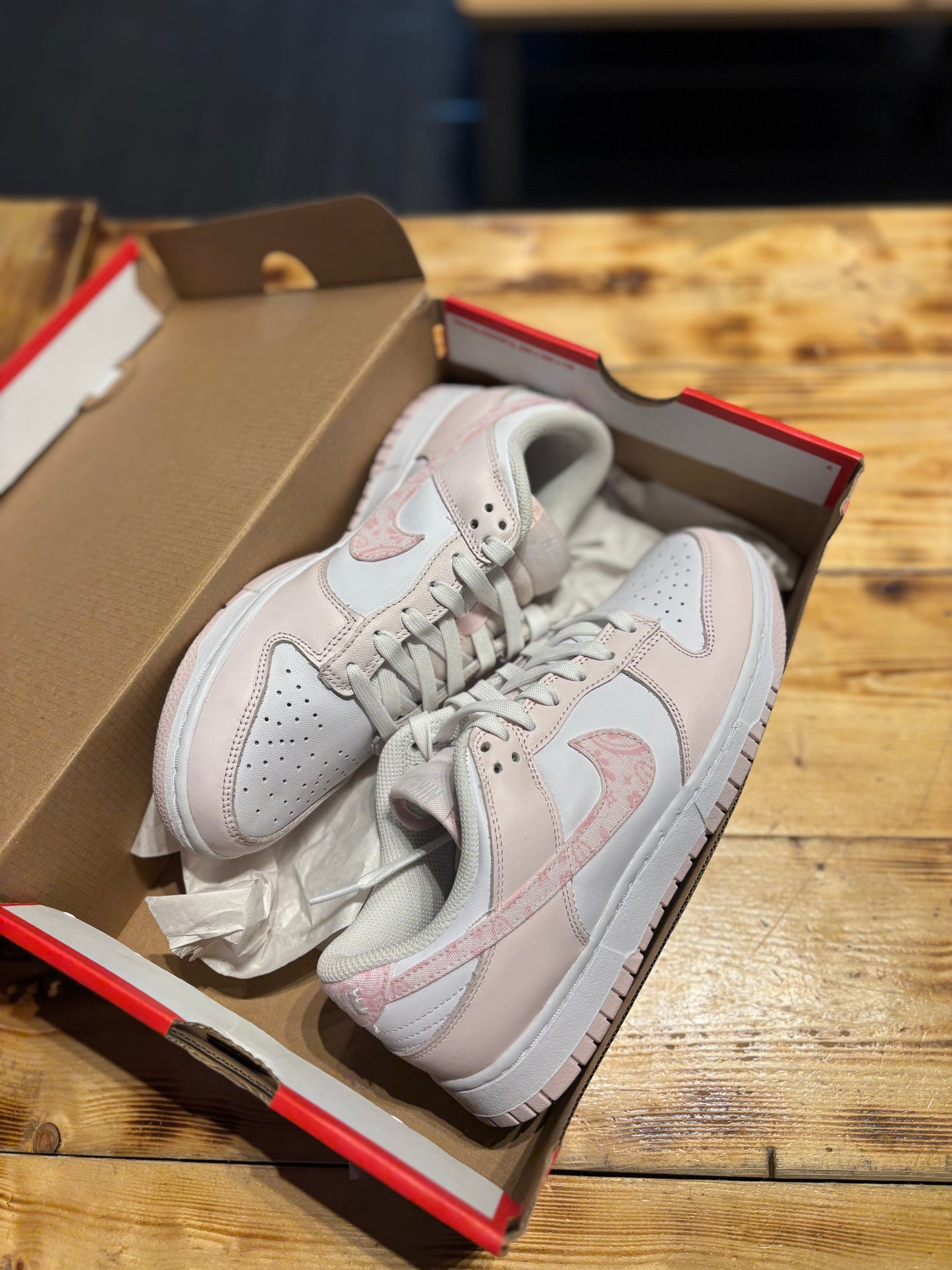 Nike dunk “pink paisley”/size 6.5y(8w)