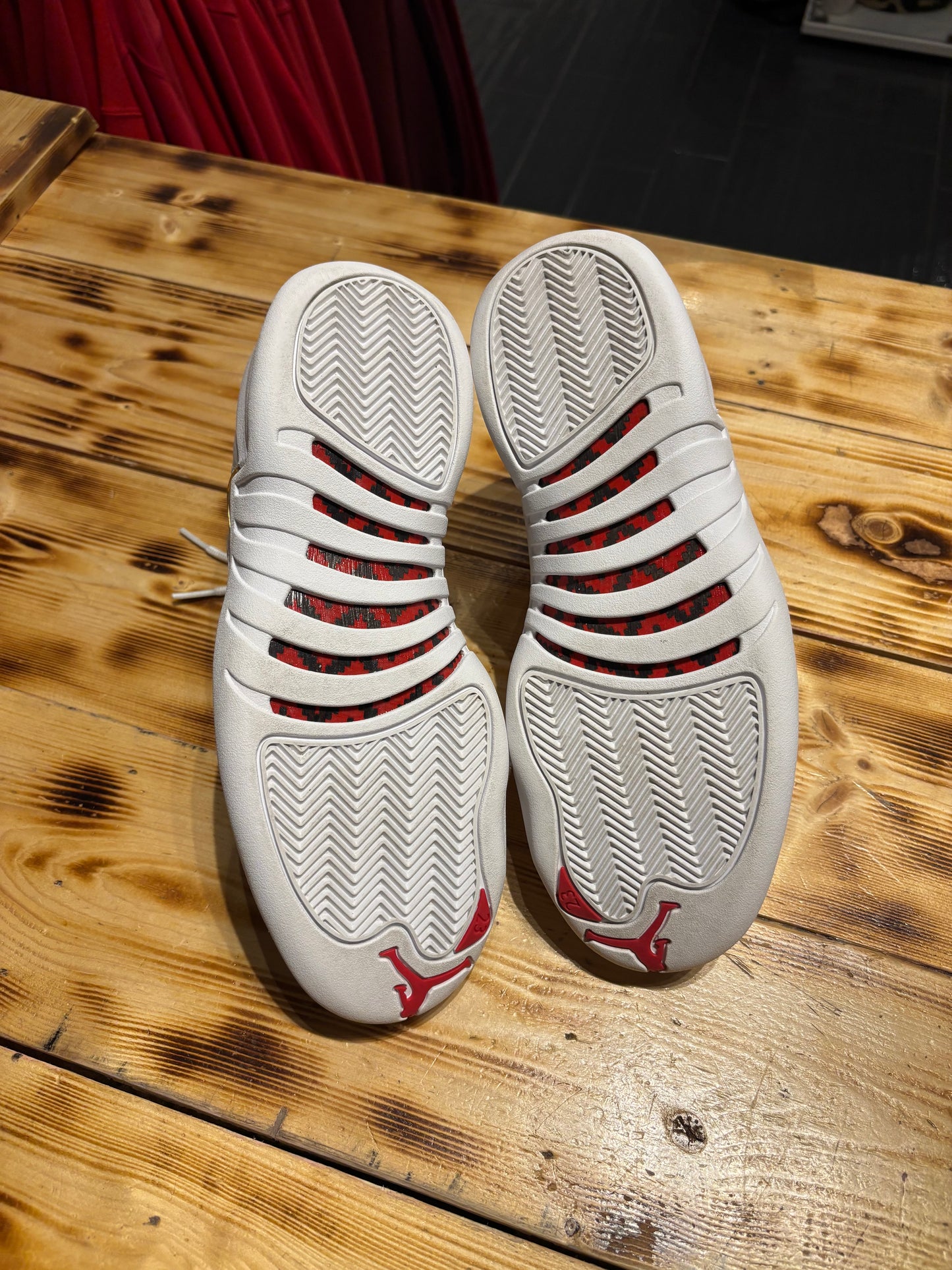 Jordan 12 fiba/ size 8