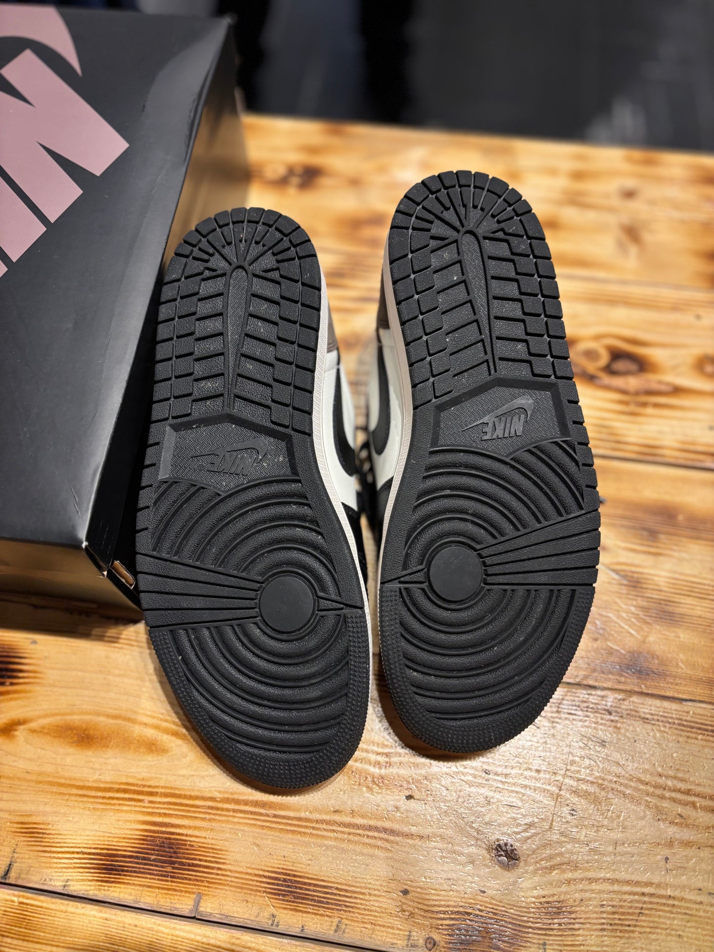 Jordan 1 low mocha/size 9.5