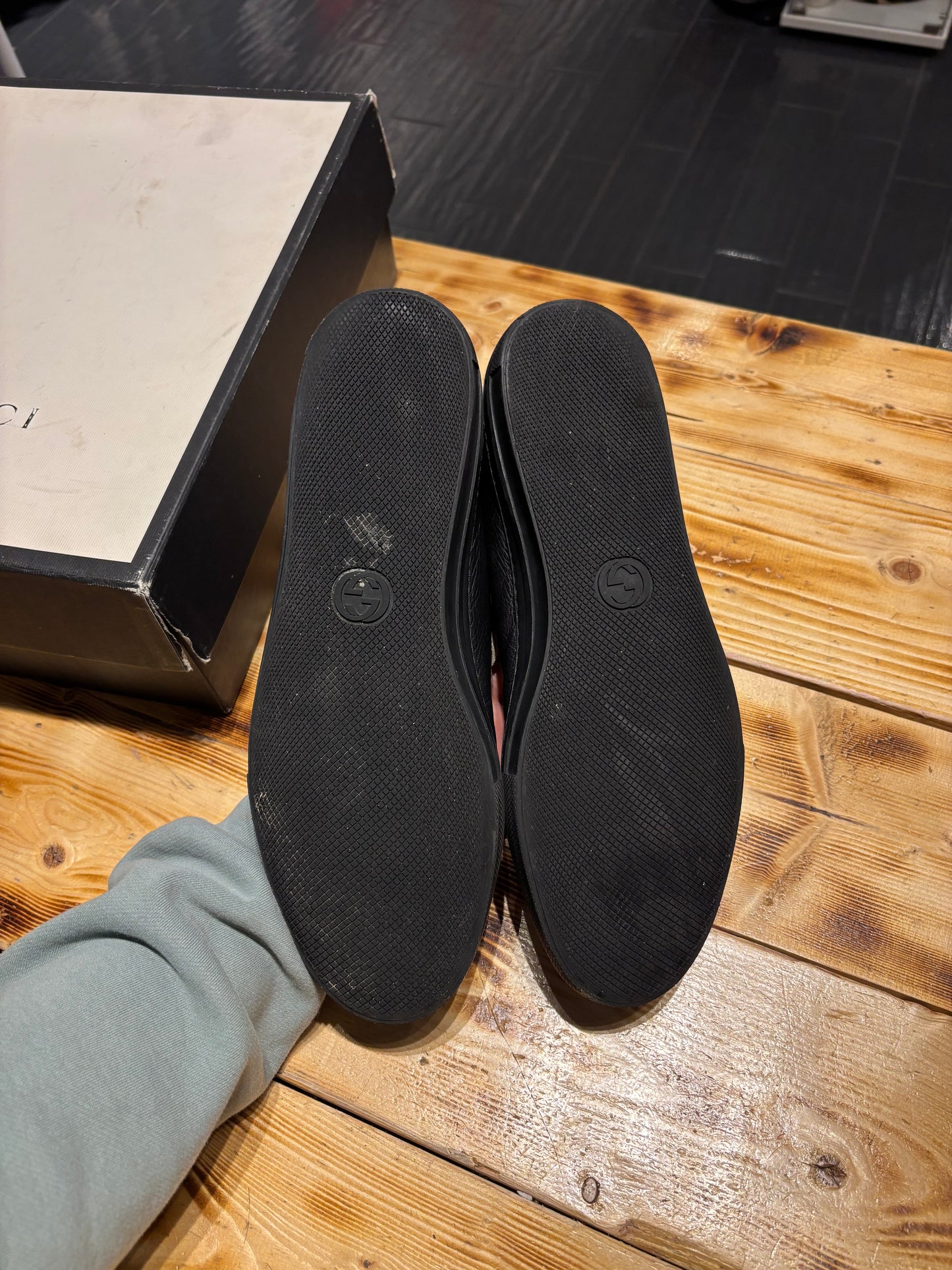 Gucci shoe/ size 11.5