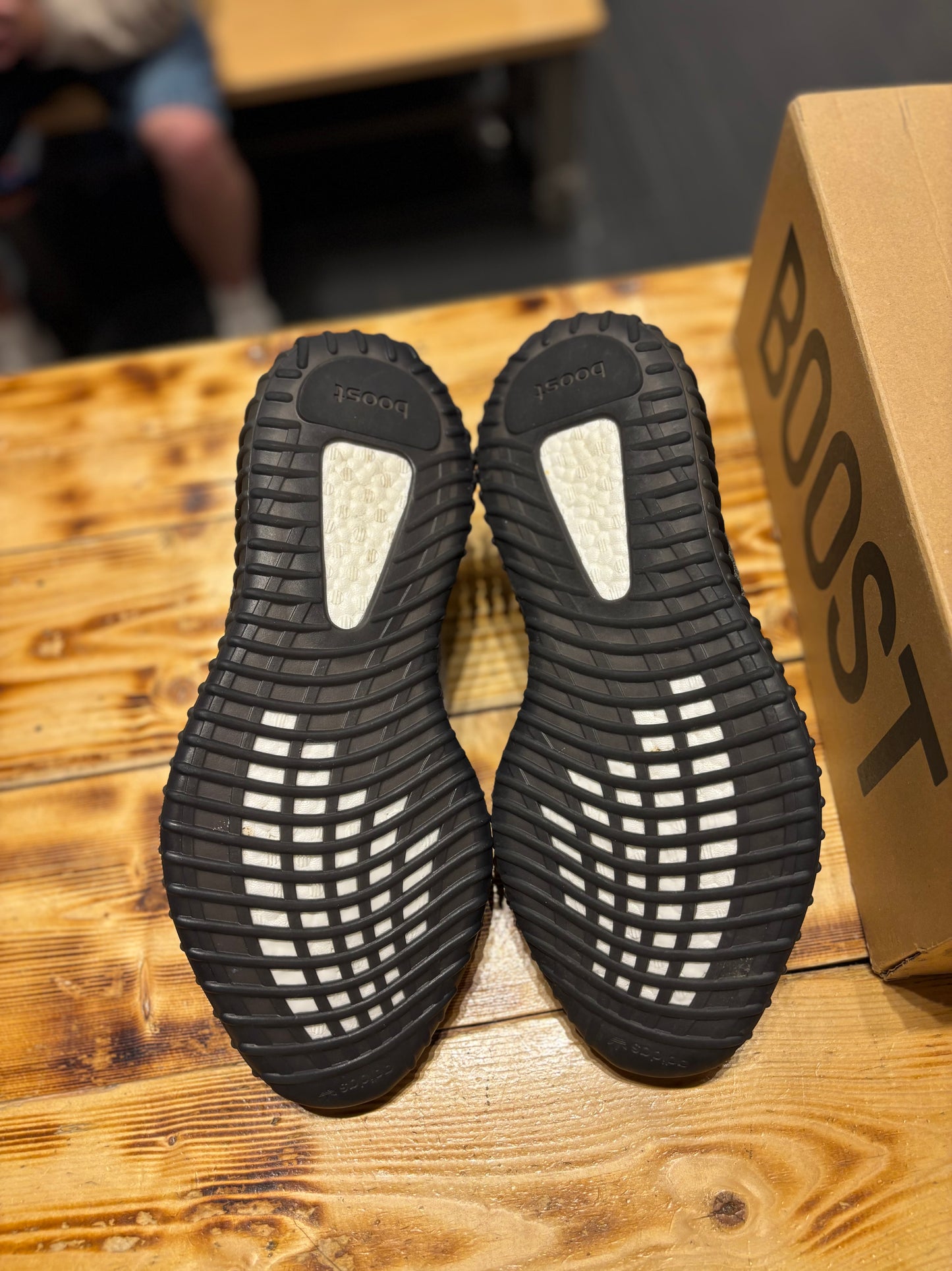 Yeezy 350 “carbon beluga”/size 12