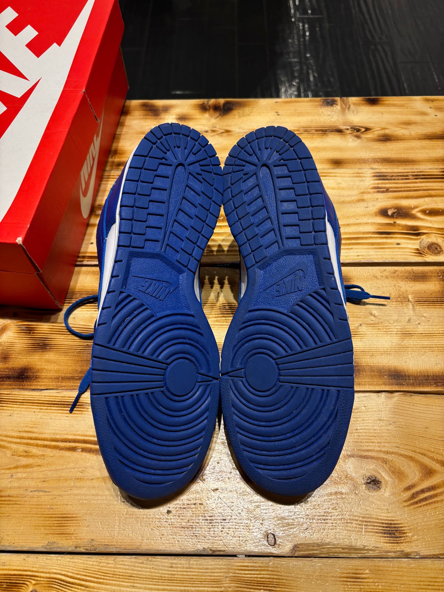 Nike dunk low Kentucky /size 11.5
