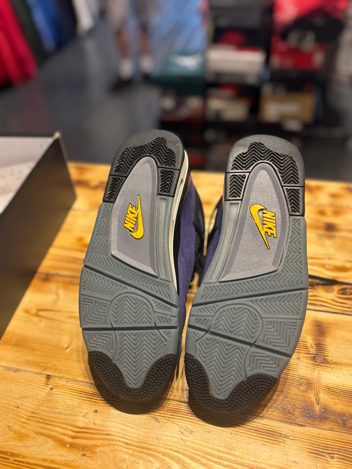 Jordan 4 “Laker”/size 10.5