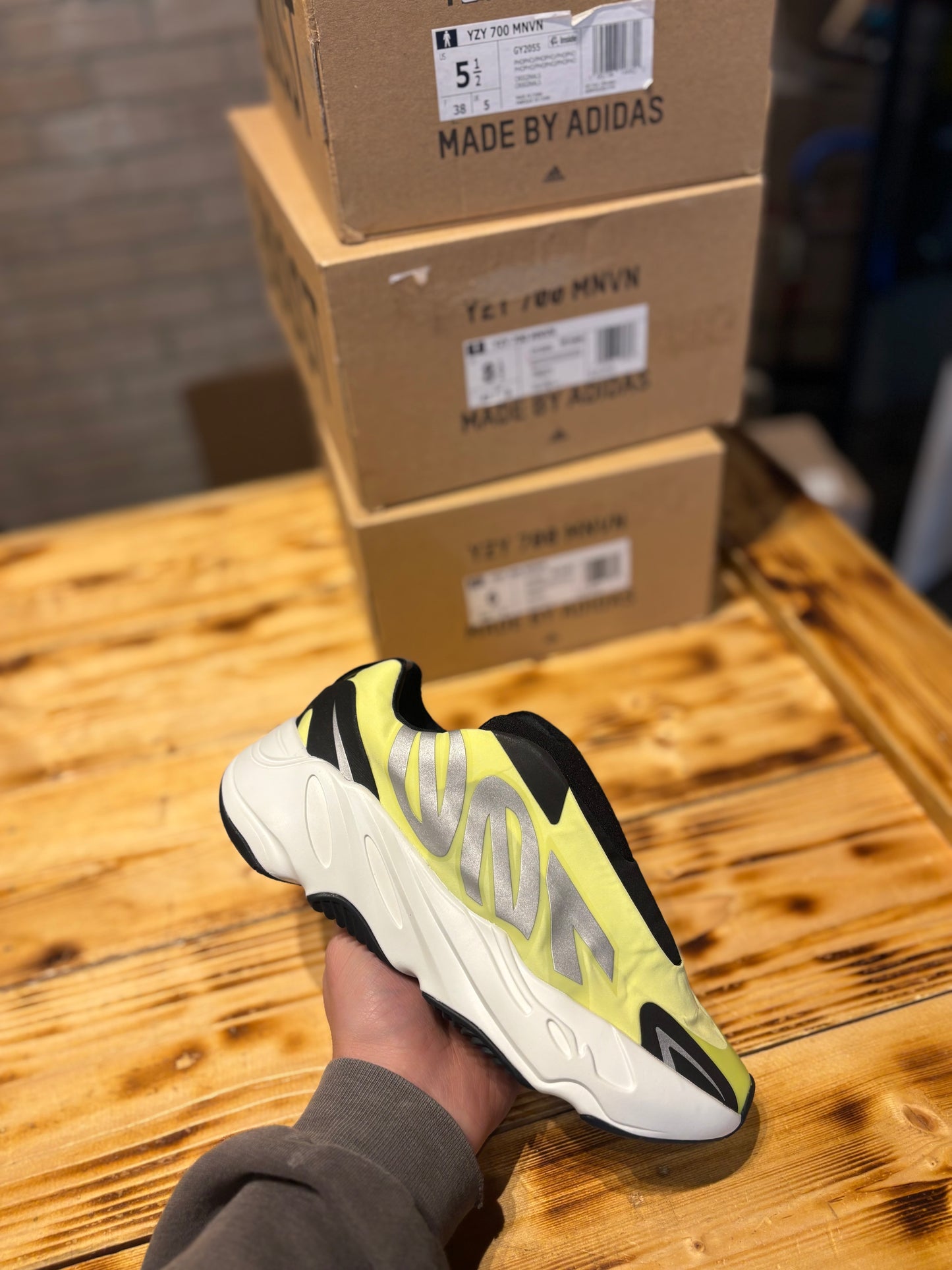 Yeezy 700 laceless “Phosphor”/size 8.5