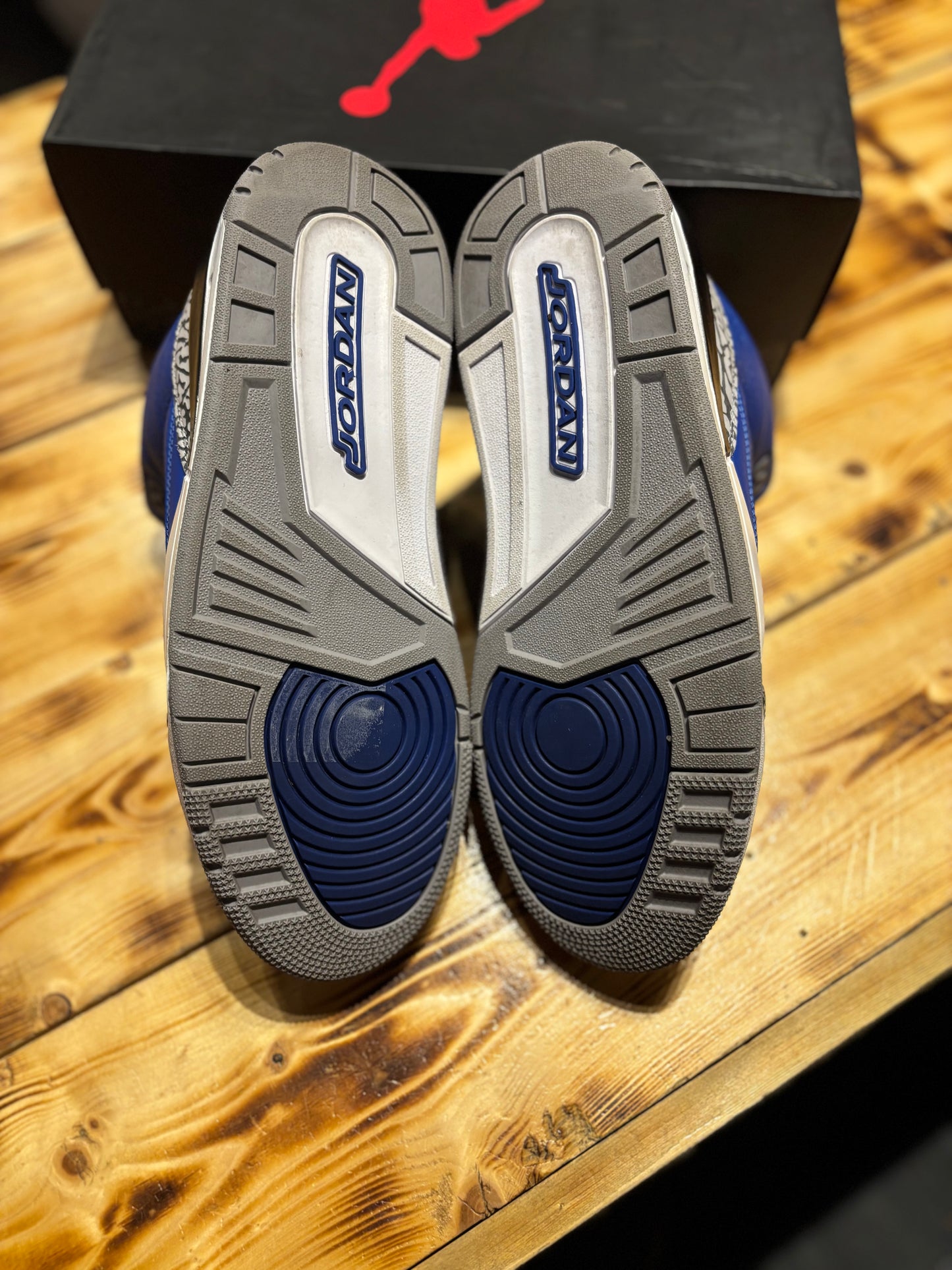 Jordan 3 “varsity royal”