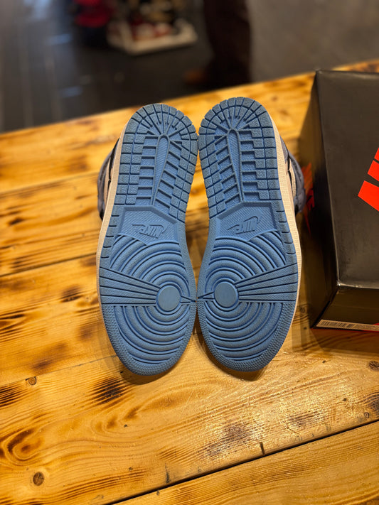 Jordan 1 “university blue”