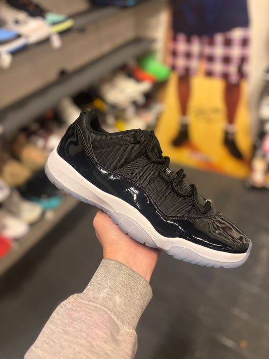 Jordan 11 low “space jam”