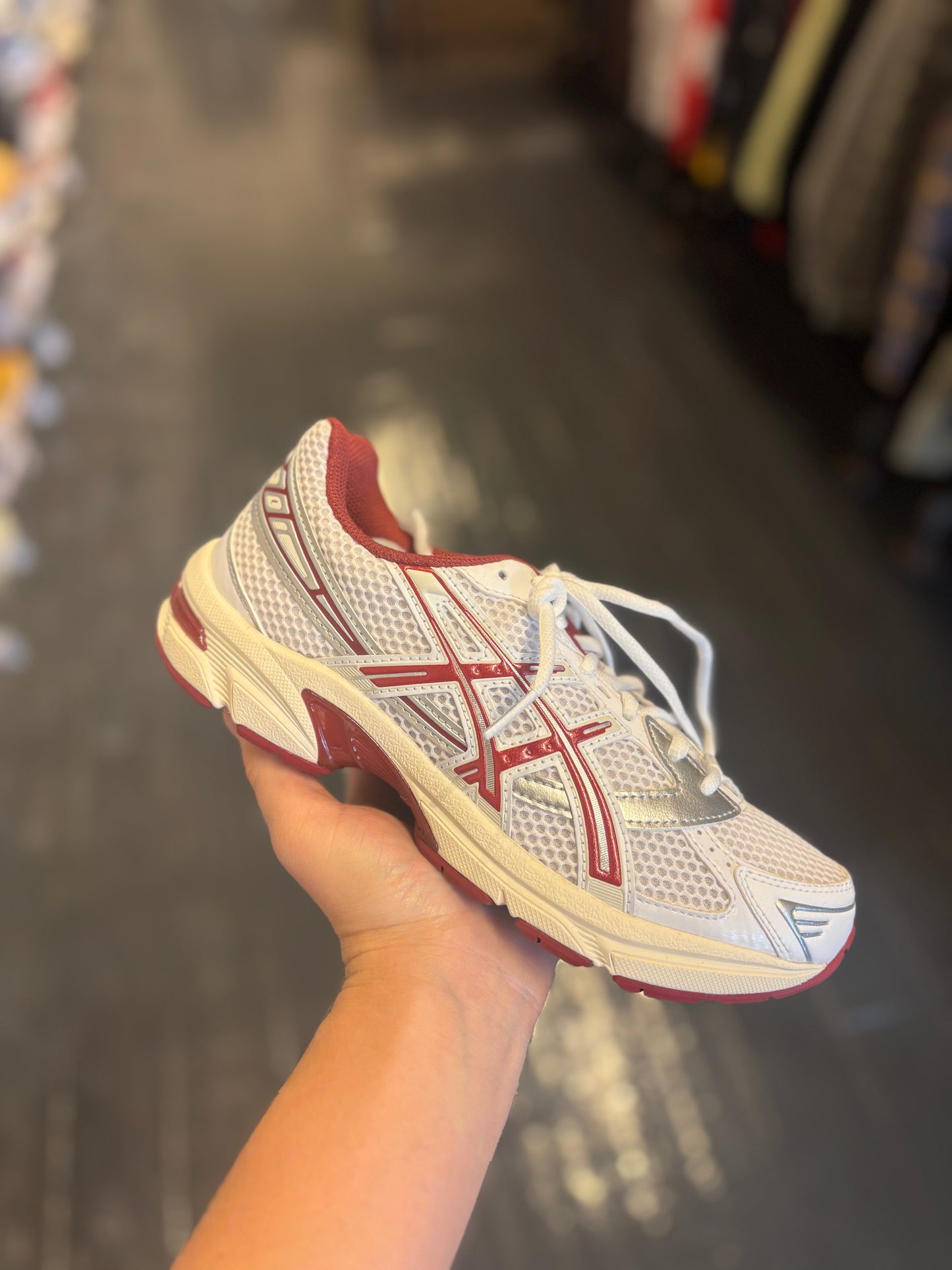 ASIC 1130 red/white