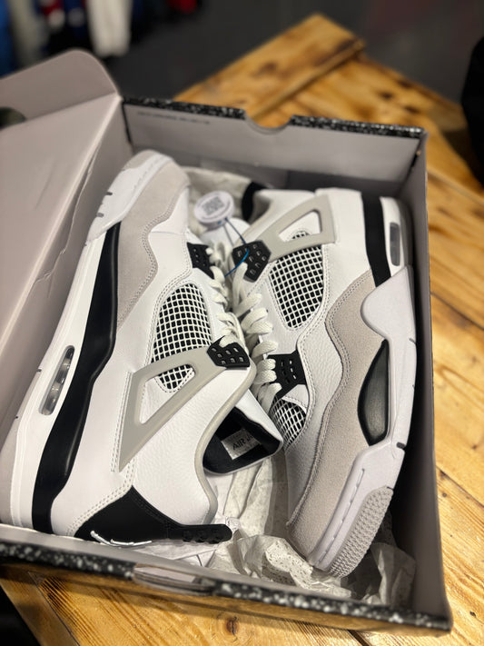 Jordan 4 “black military”/size 13