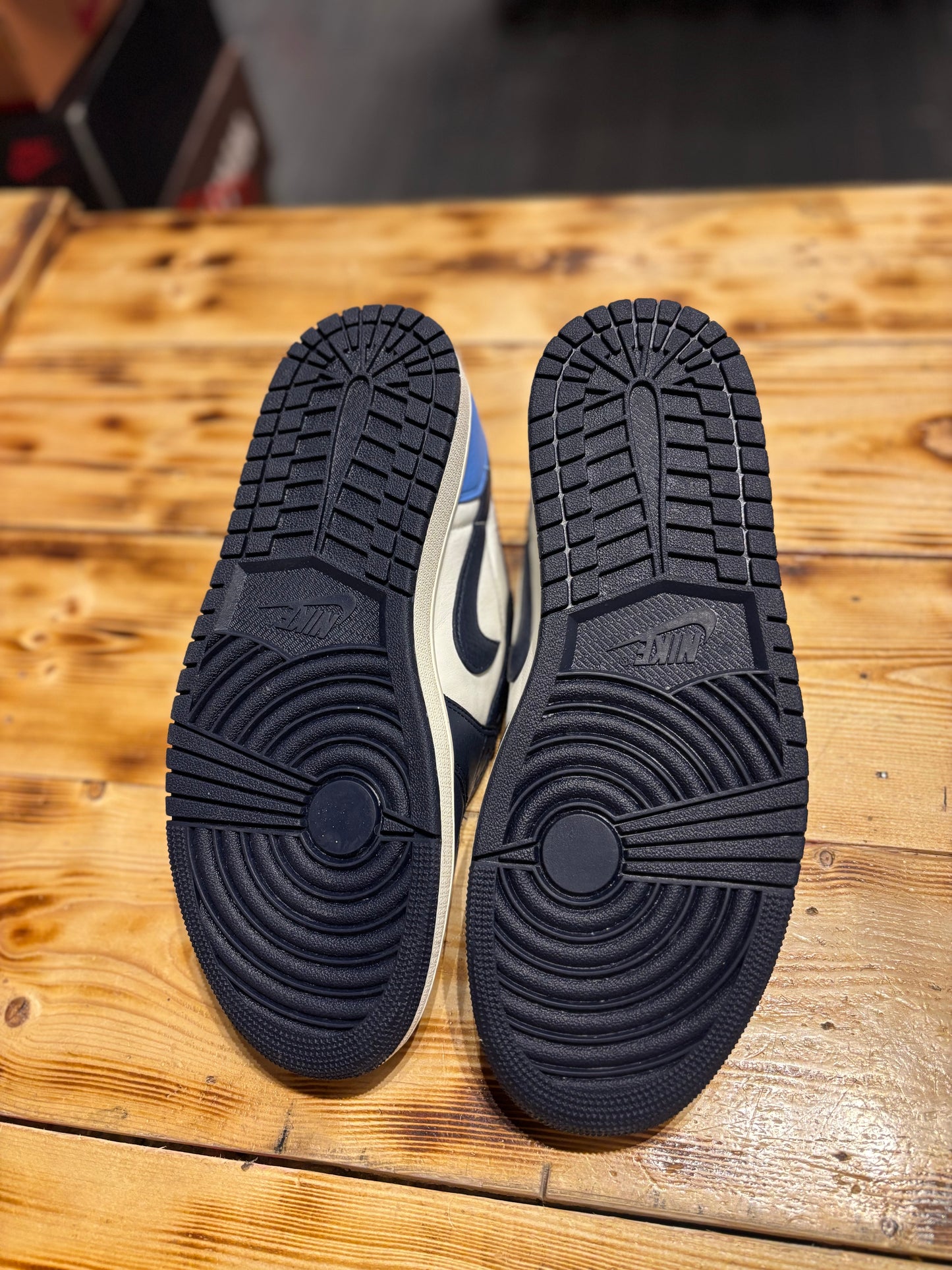Jordan 1 low “obsidian”