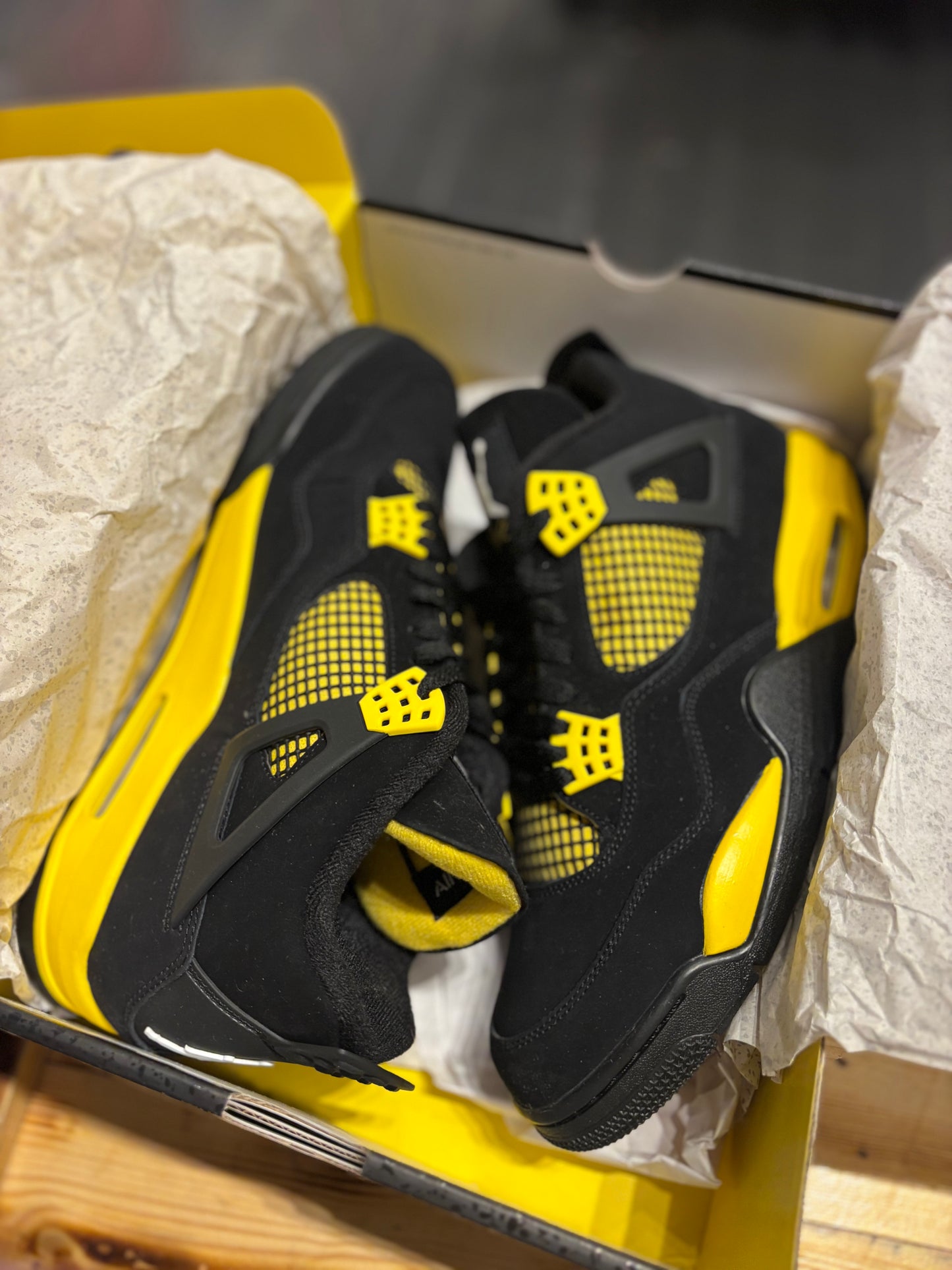 Jordan 4 “Thunder”/size 12