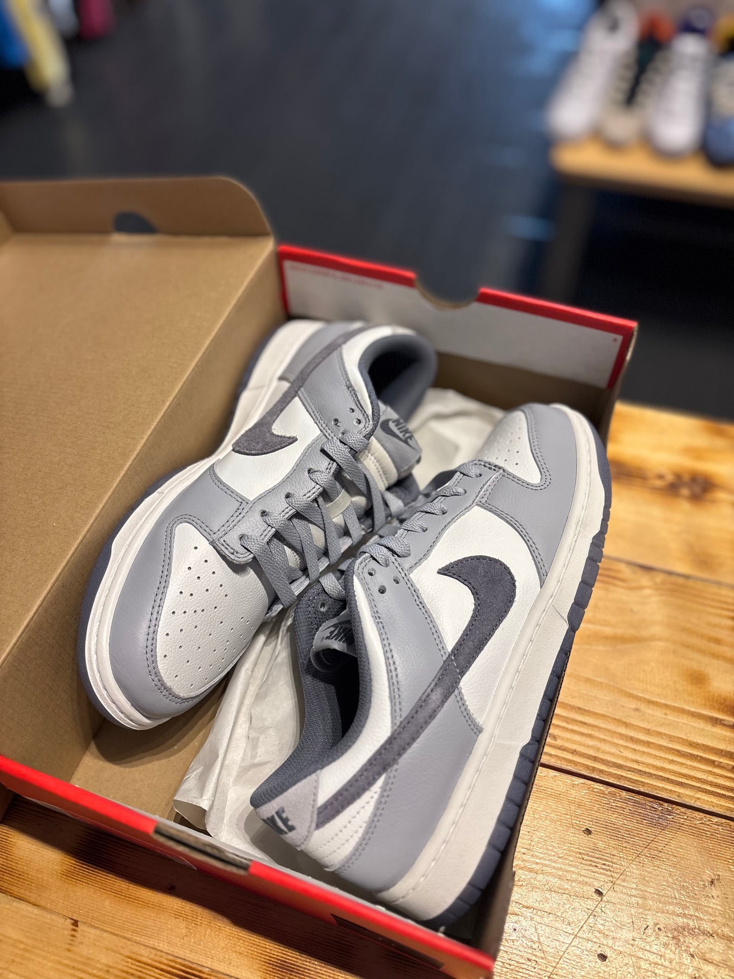 Nike dunk low “light carbon”/size 9.5