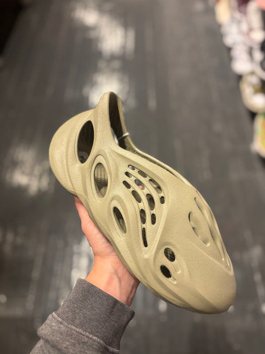 Yeezy foam runner “stone salt”