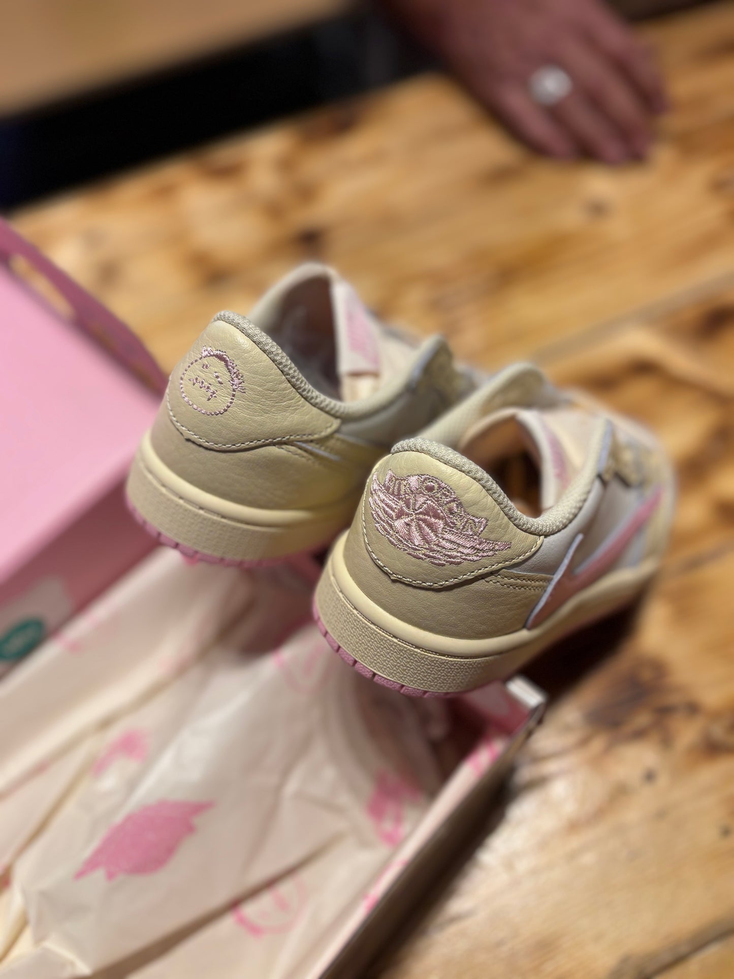 Jordan 1 travis scott “shy pink”/size 1.5y