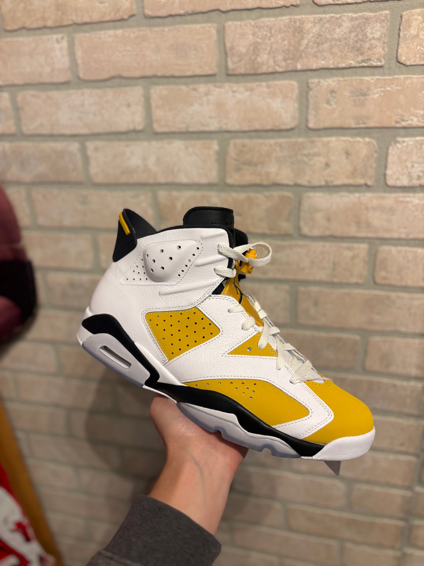 Jordan 6 “yellow ochre”