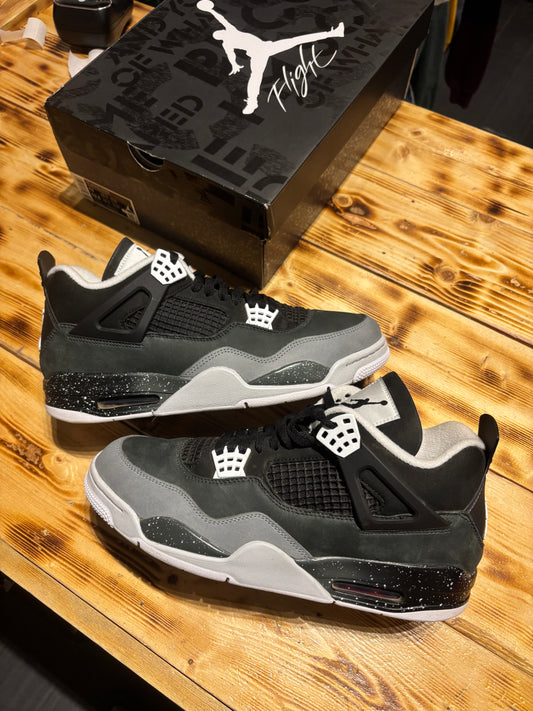 Jordan 4 fear/size 11