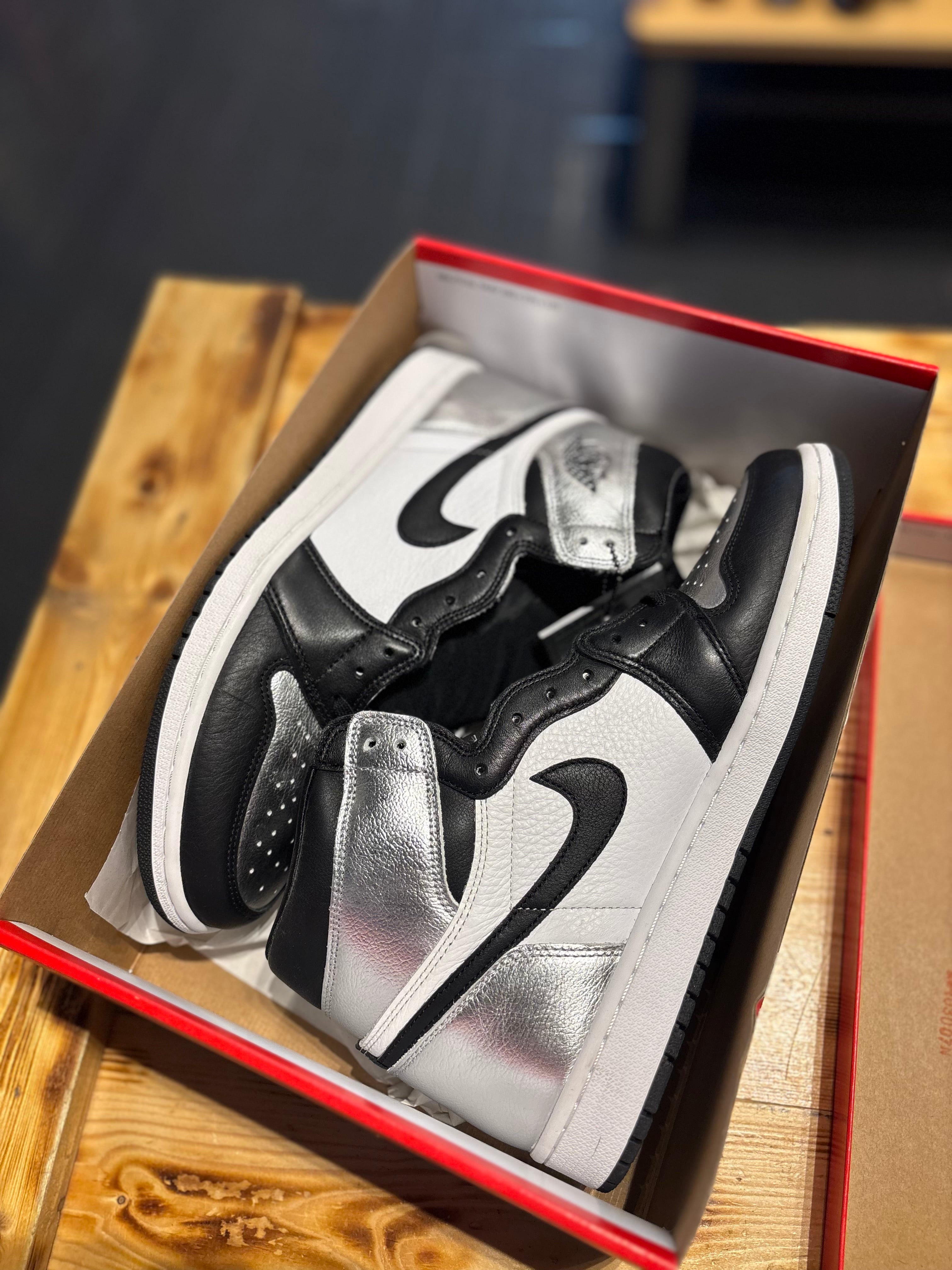 Jordan 1 “silver toe”/size 10.5(12w)