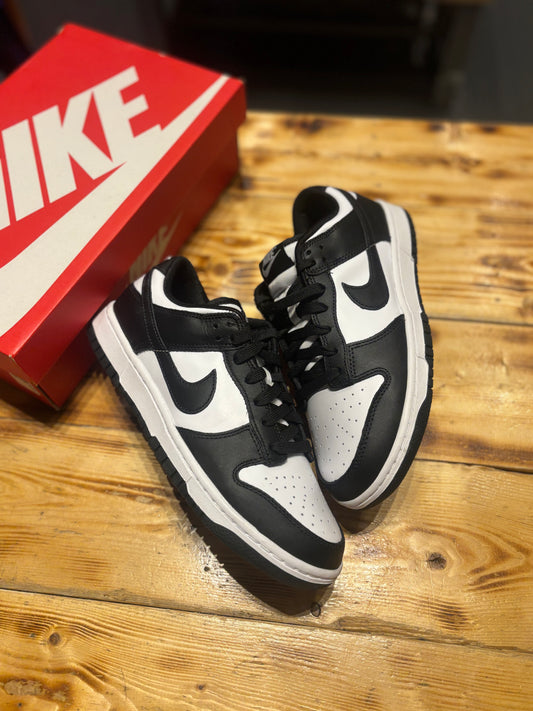 Nike dunk low “panda”/size 9