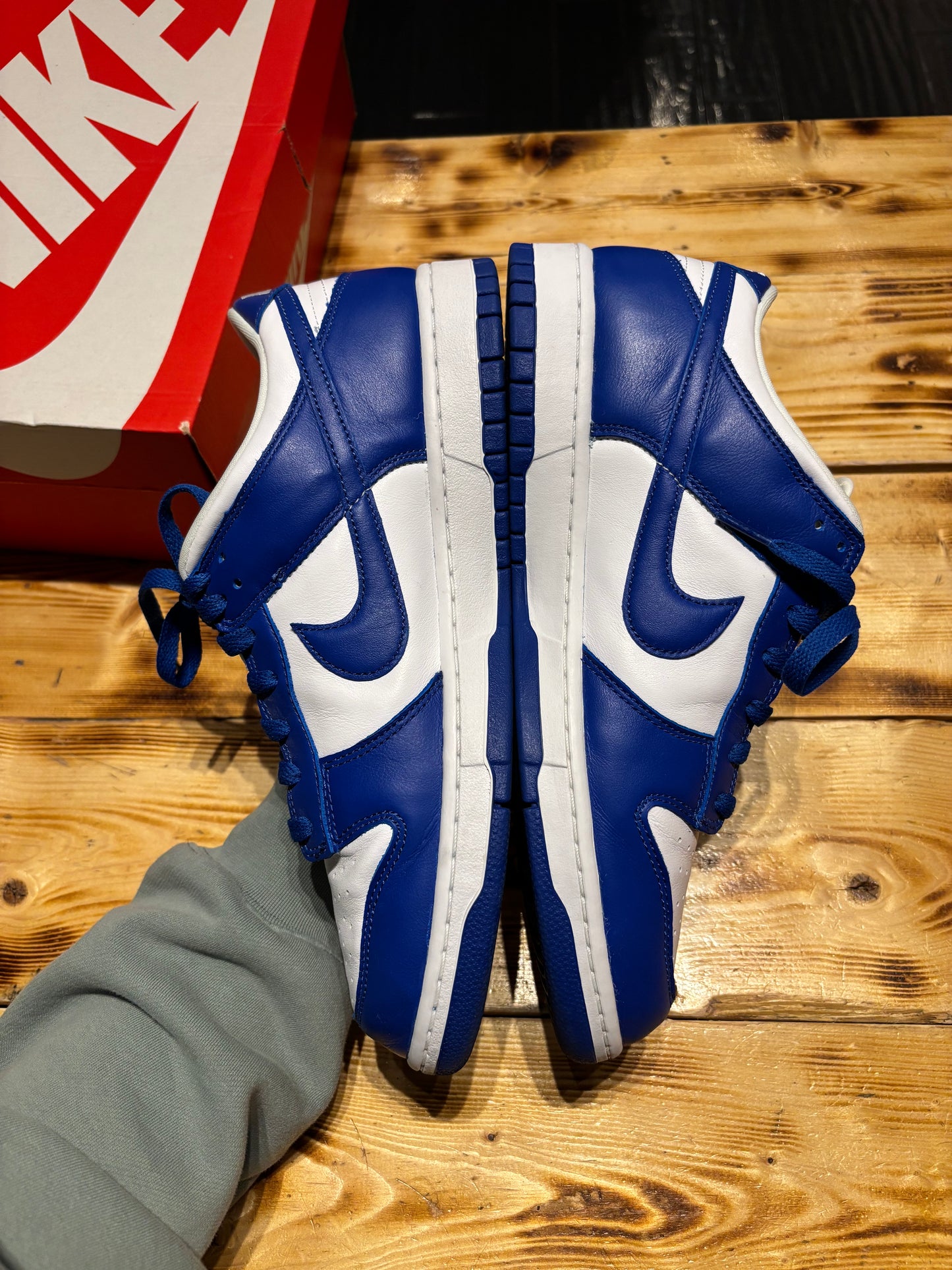 Nike dunk low Kentucky /size 11.5
