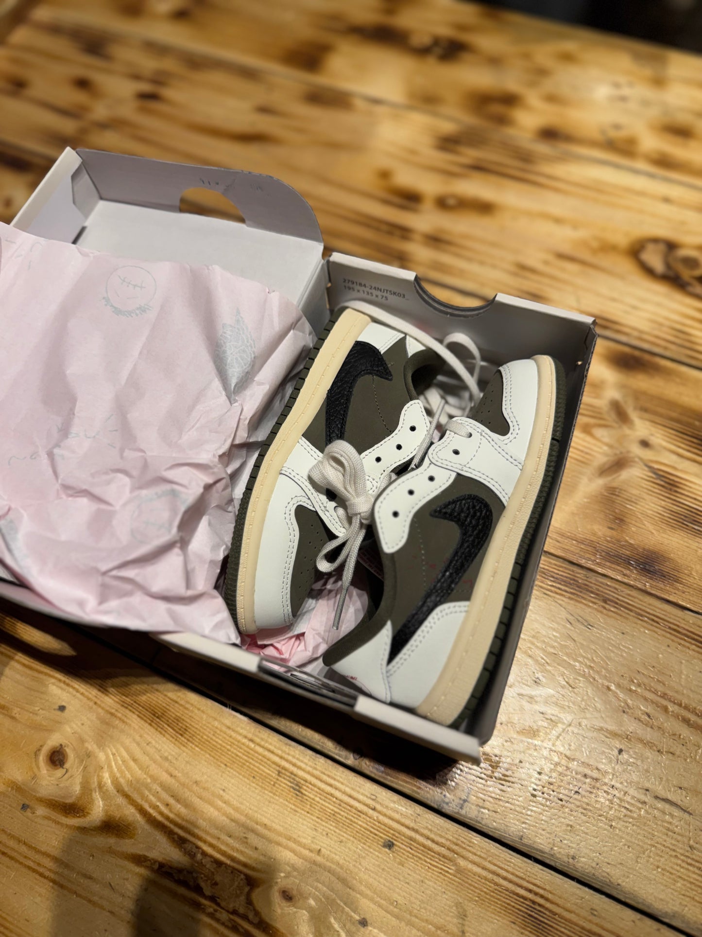 Jordan 1 low Travis Scott “medium olive”/size 9c