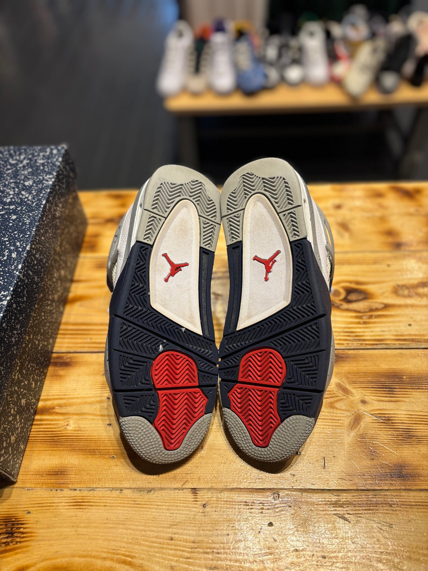 Jordan 4 “midnight navy”/size 8