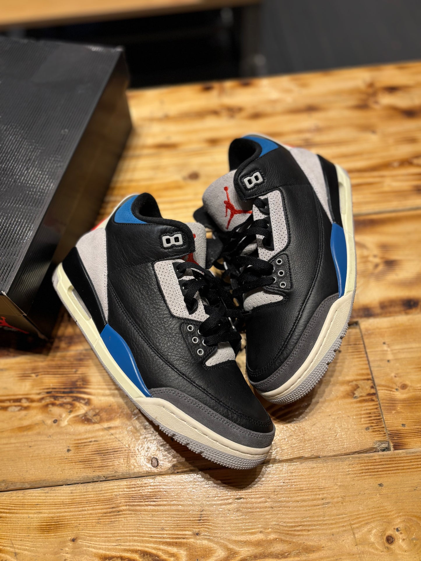 Jordan 3 “rare air”/size 9