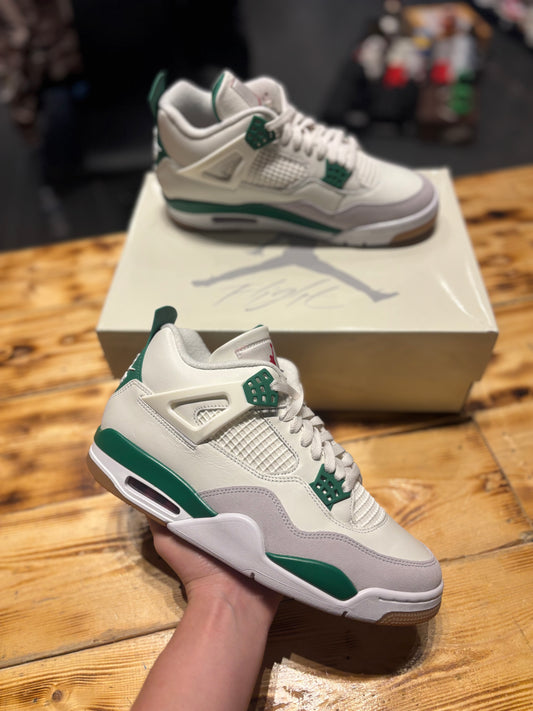 Jordan 4 sb “Pine Green”/size 10