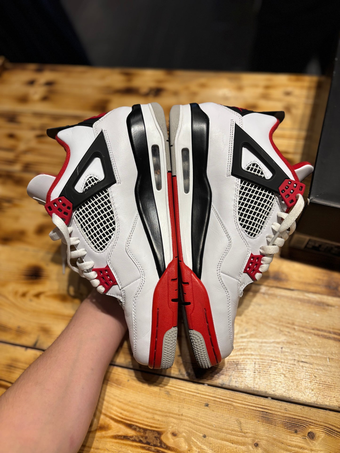 Jordan 4 fire red /size 10.5