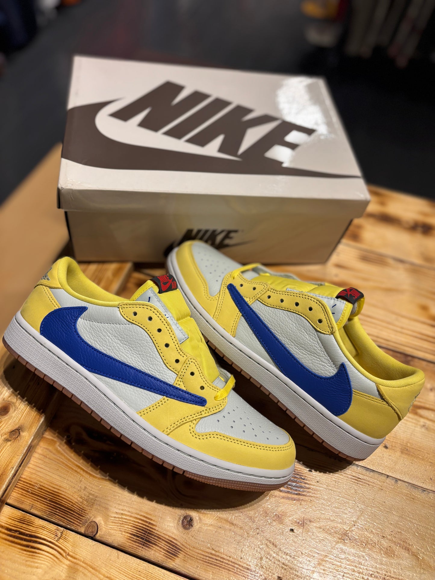 Jordan 1 low “Travis Scott Canary”/size 10.5w(9men)