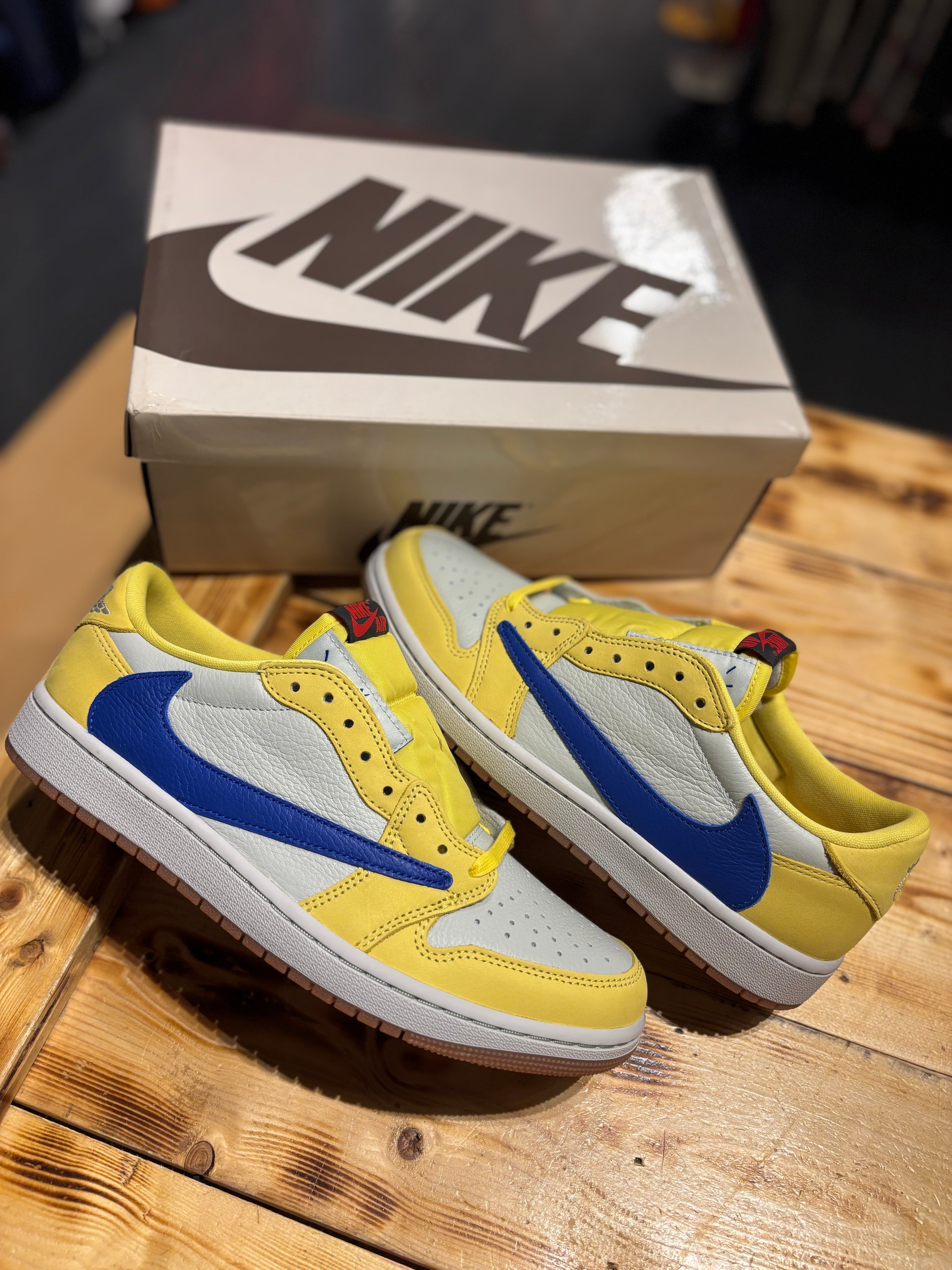Jordan 1 low “Travis Scott Canary”/size 10.5w(9men)