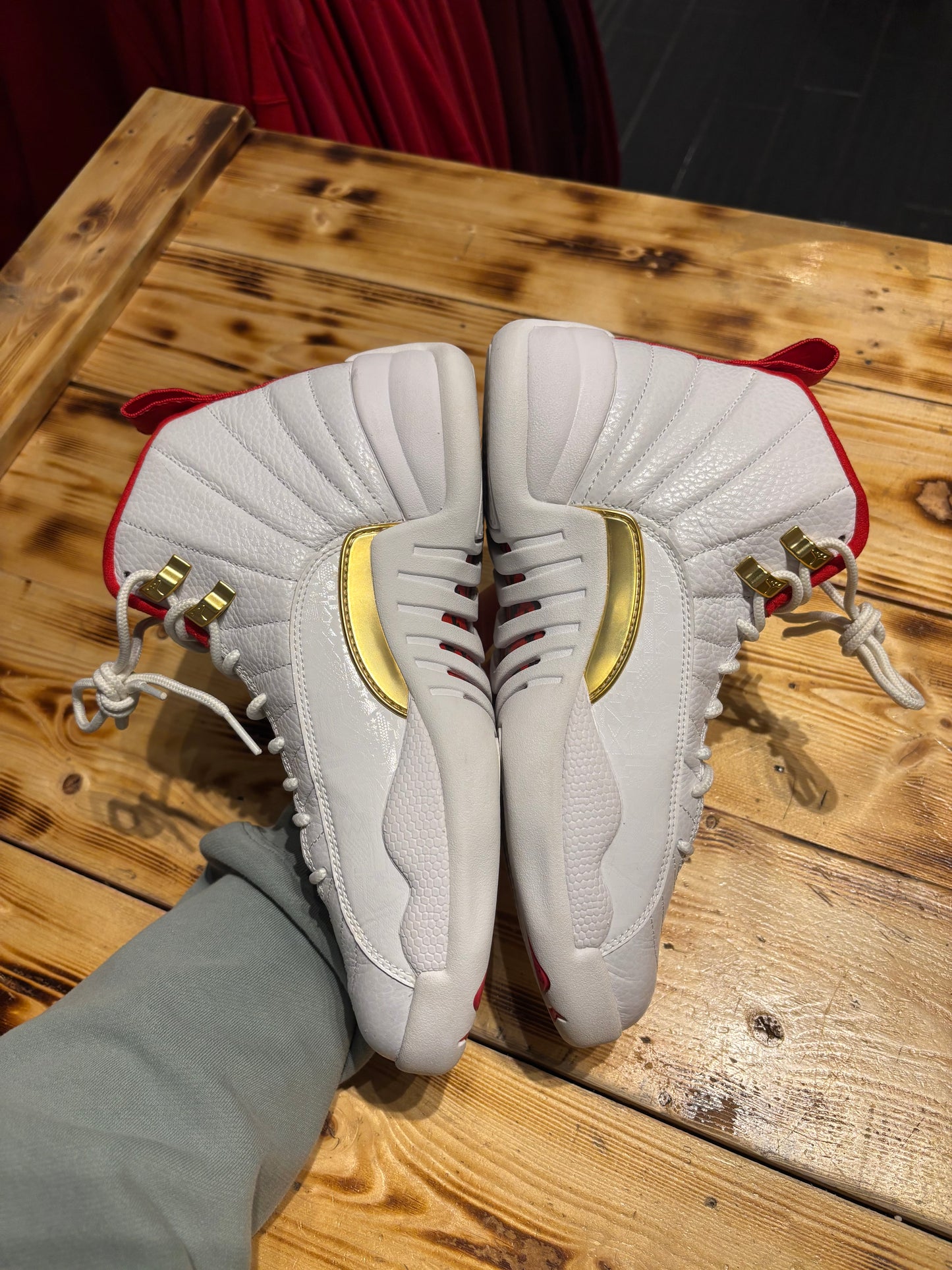 Jordan 12 fiba/ size 8