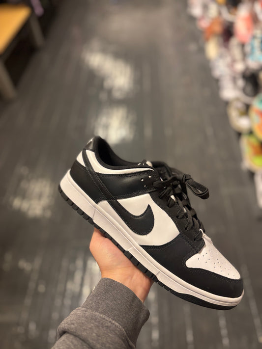 Nike dunk low “panda”