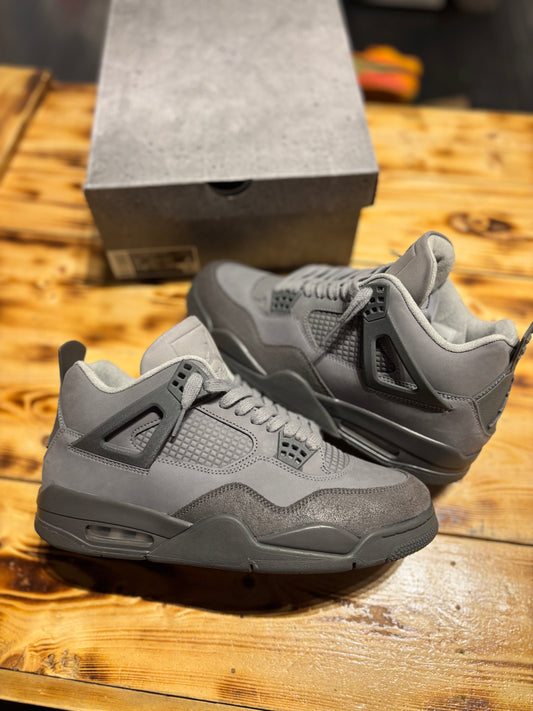 Jordan 4 “wet cement” size 10