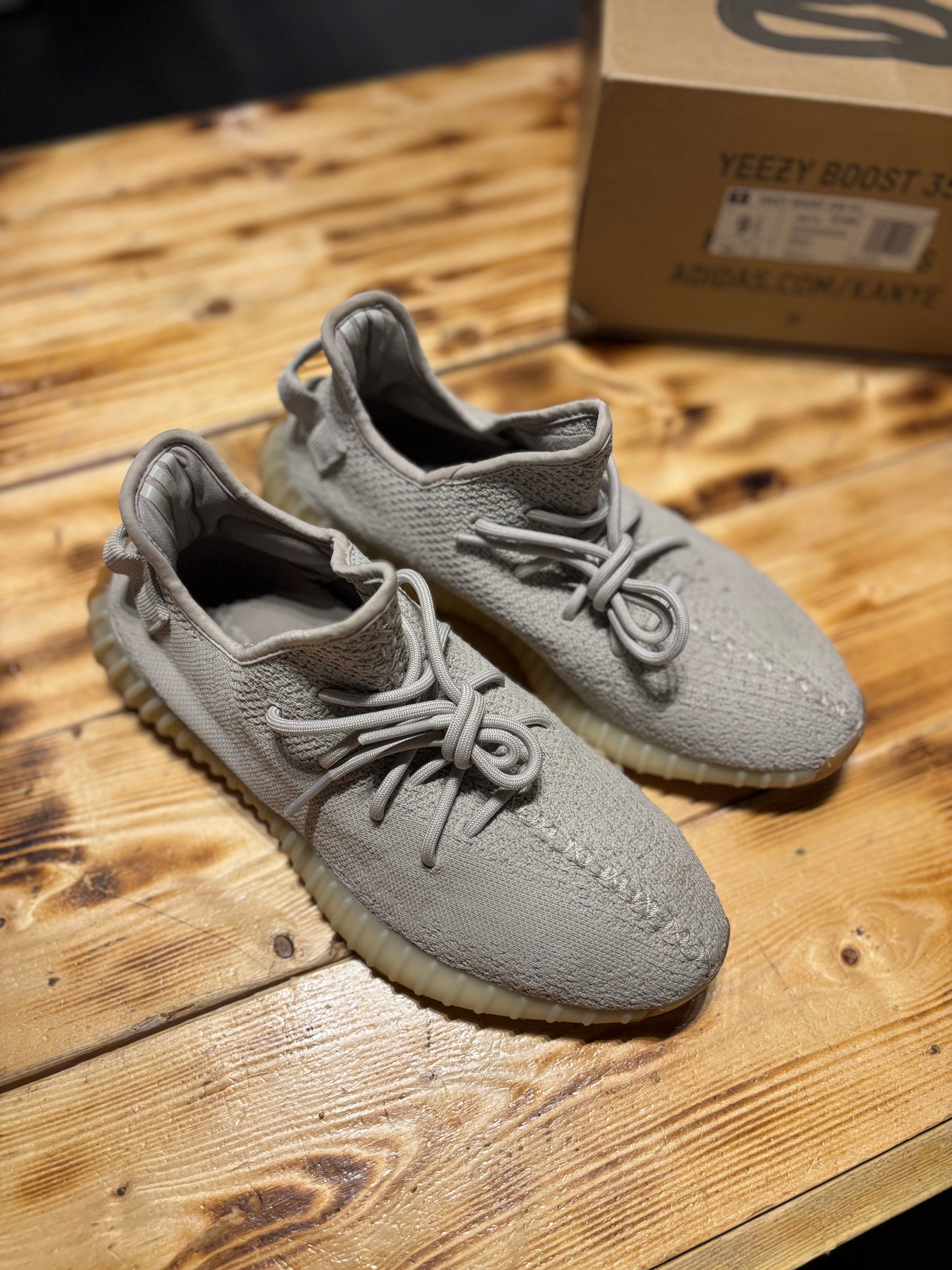 Yeezy 350 “sesame”/size 9.5