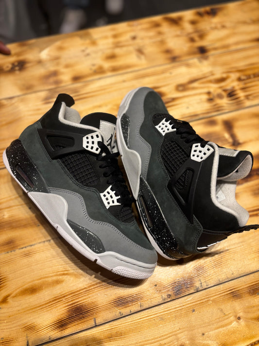 Jordan 4 fear/size 8.5