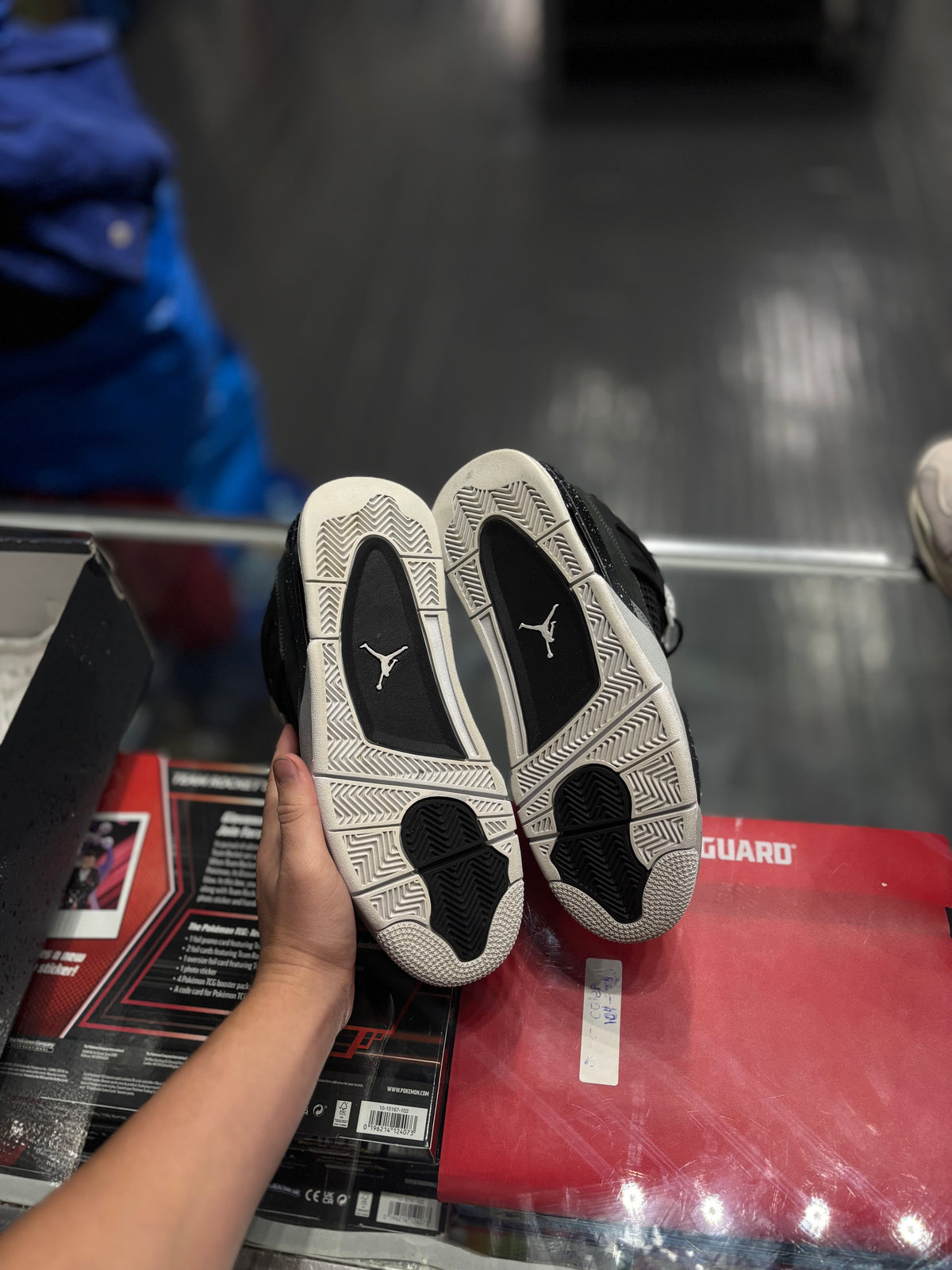 Jordan 4 “fear”/size 9