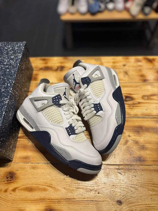 Jordan 4 “midnight navy”/size 8