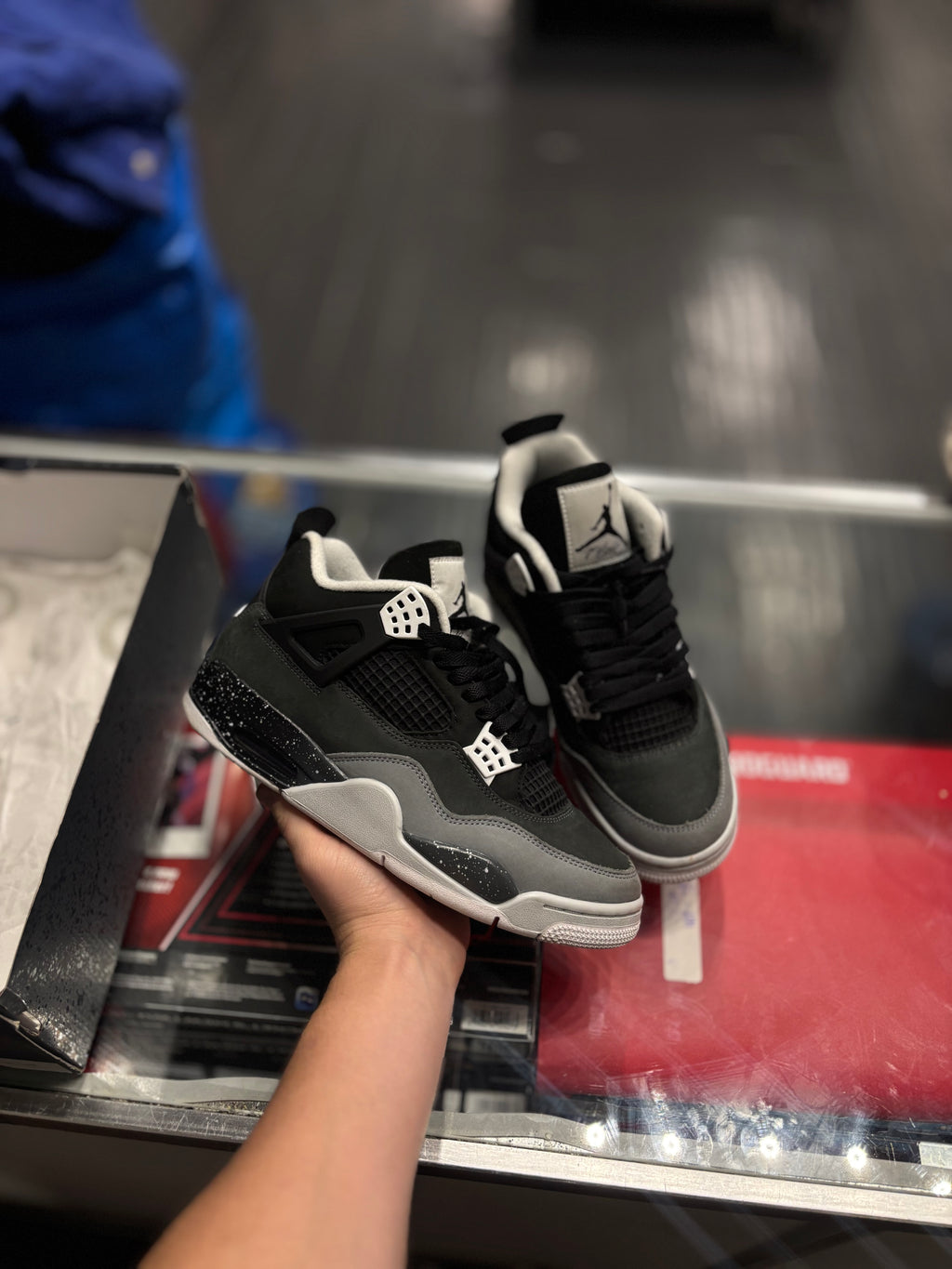 Jordan 4 “fear”/size 9