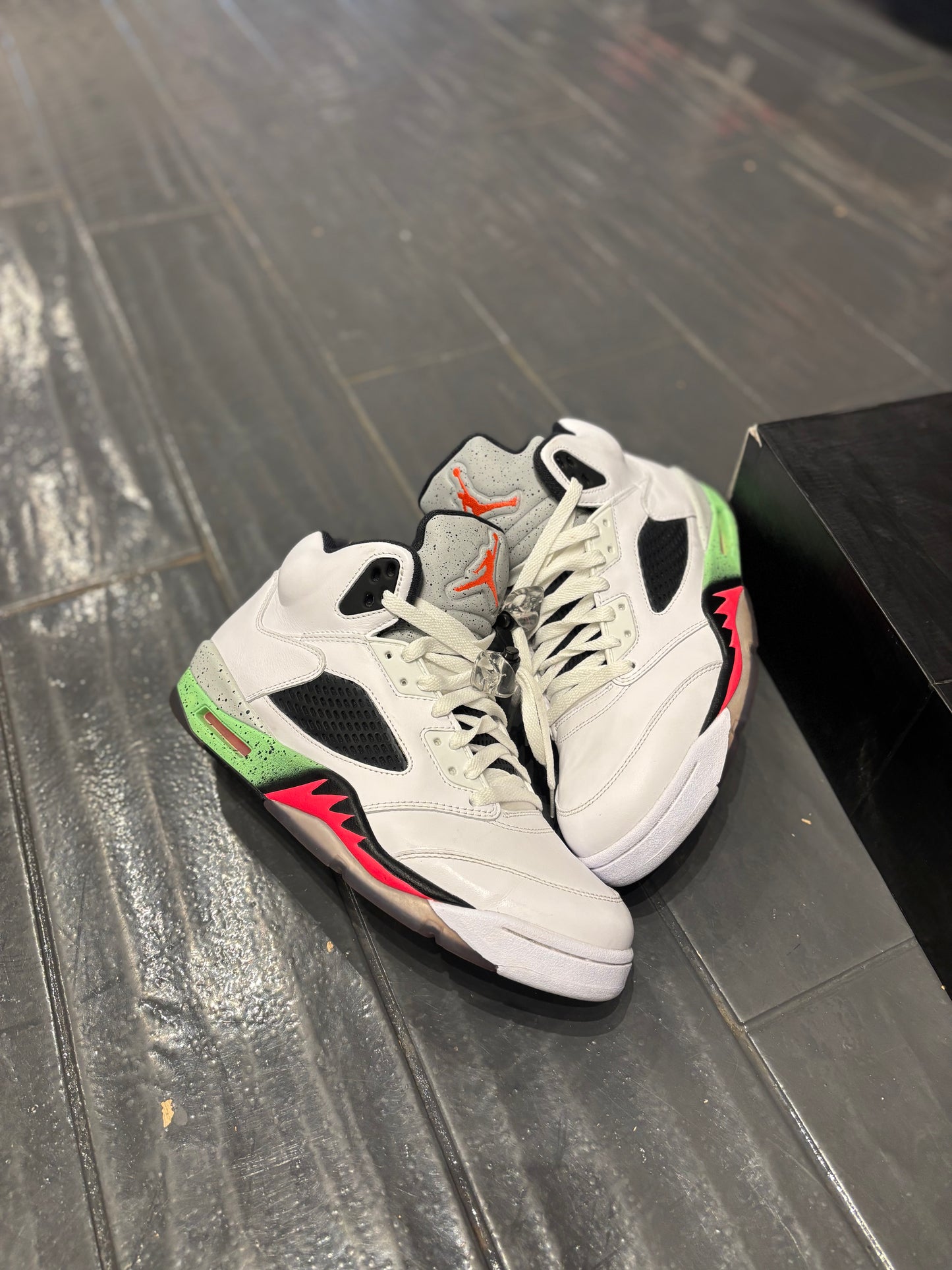 Jordan 5 “poison green”/size 10.5