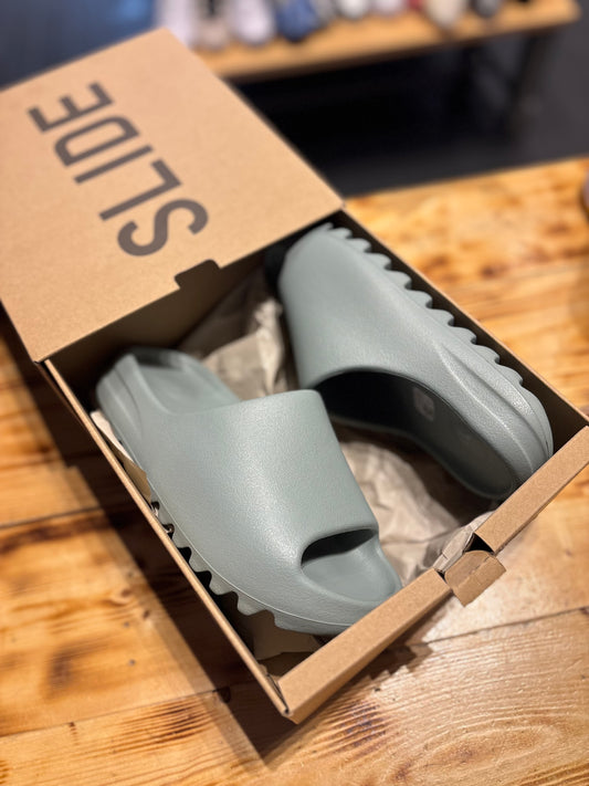 Yeezy slide “salt”/size 6