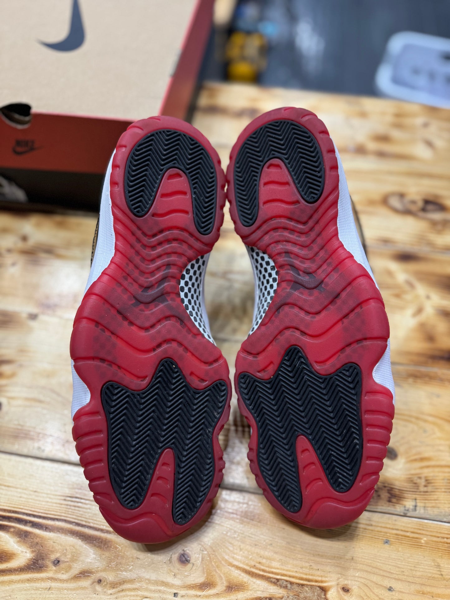 Jordan 11 “bred”/size 14