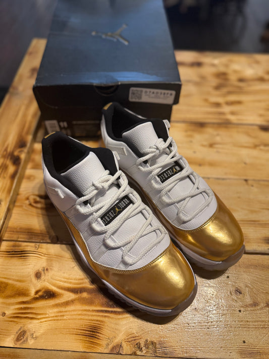 Jordan 11 low “closing ceremonies”/ size 11